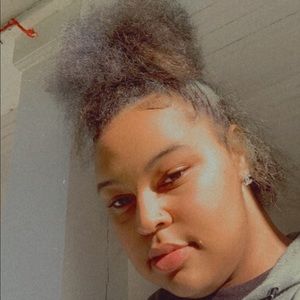 Meet your Posher, Adriana